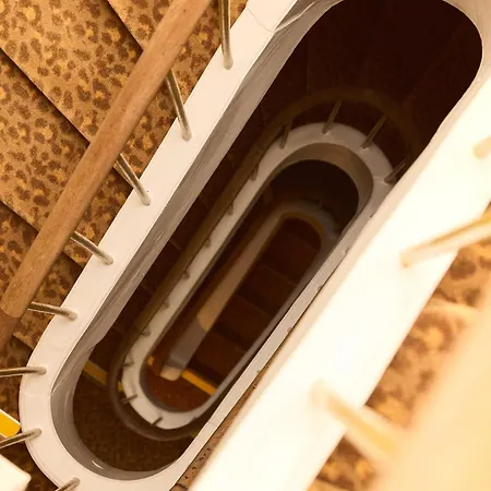 オテル アンリ Iv 2* ラ・ロシェル